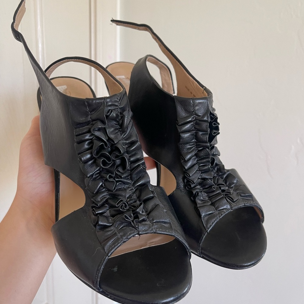 Pour La Victoire Black Ruffled Heels